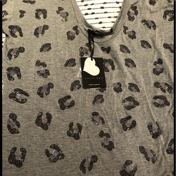 Scoop neck top🍒 - Picture 3 of 4